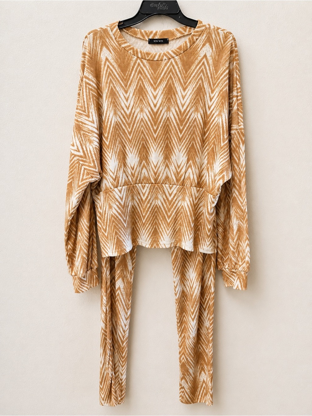 WinWin Tan & White Chevron Lounge Set